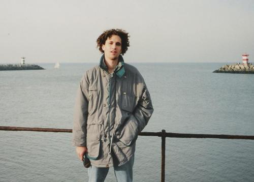 על שפת האגם