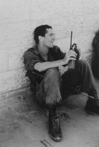 תמונה ליד קיר